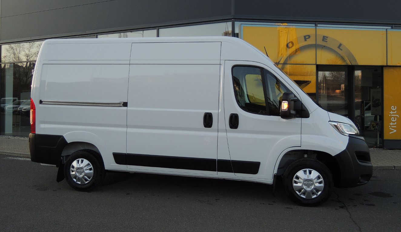 Opel Movano 3500 L2H2 2.2DT 121kW Opel Movano