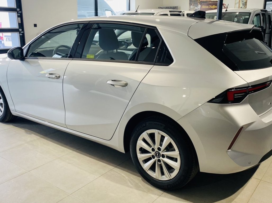 Opel Astra Edition HB 1.2 TURBO 81kW MT6 Opel Astra