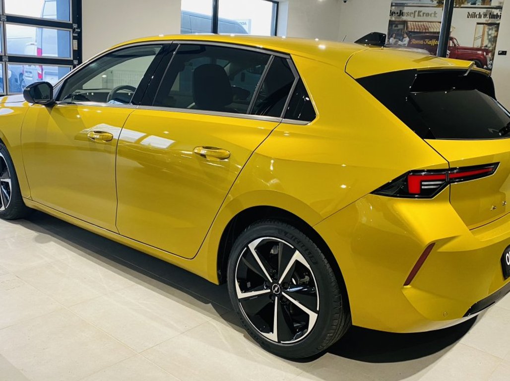 Opel Astra Elegance HB 1.2 TURBO 81kW Opel Astra
