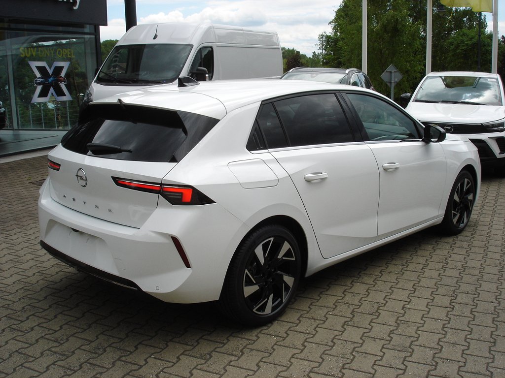 Opel Astra ELEGANCE NOVINKA Opel Astra