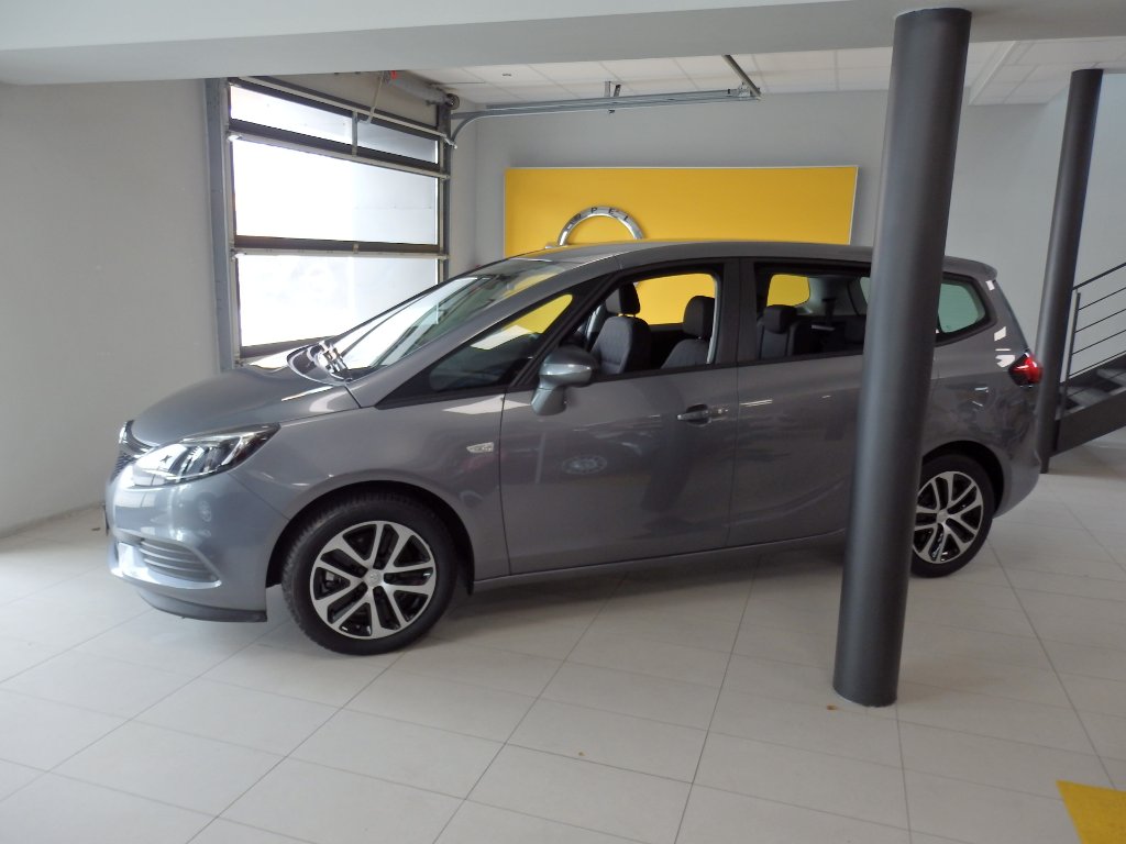 Opel Zafira Plus 7 míst 1,6 Turbo Opel Zafira