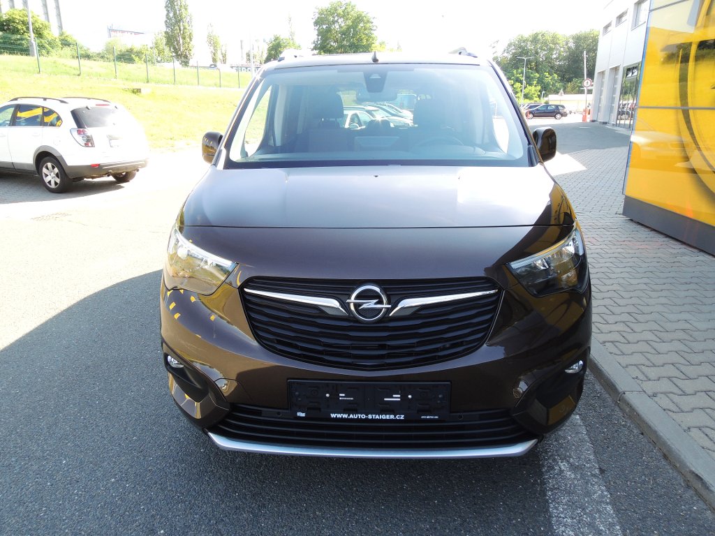 Opel Combo INNOVATION L1H1 1,5TD 96KW AT8 Opel Combo