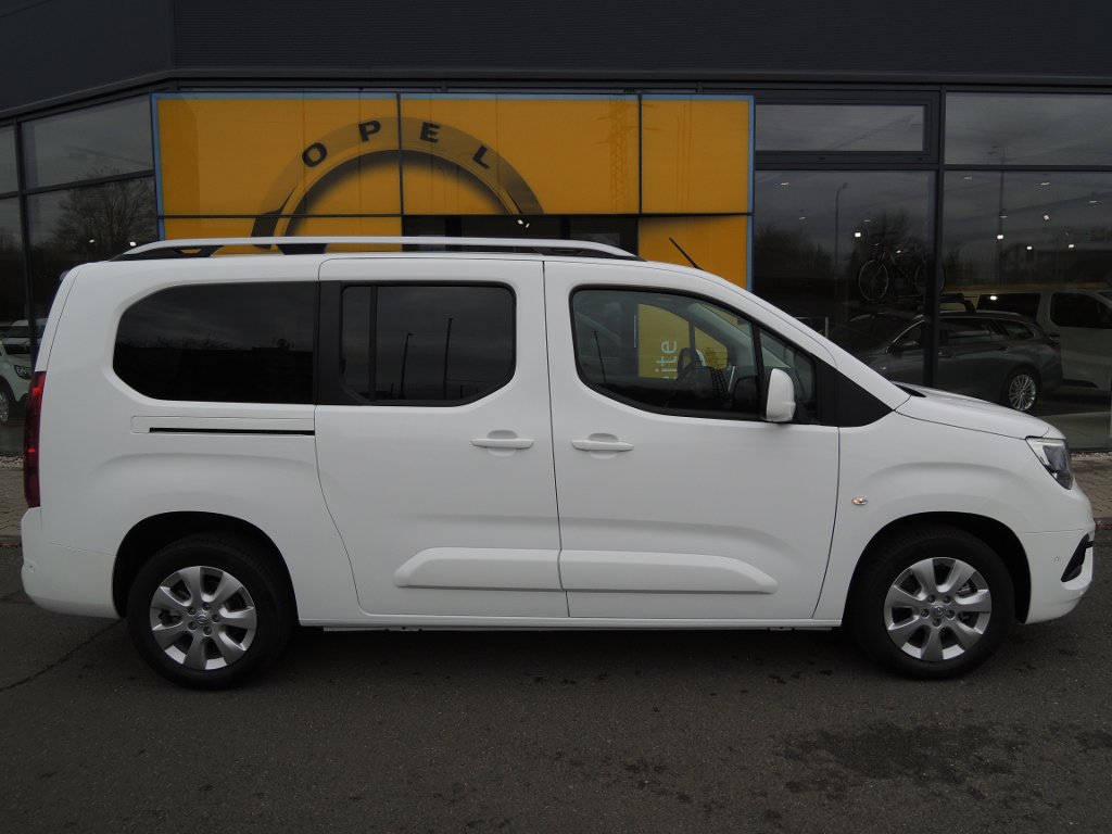 Opel Combo INNOVATION L2H1 1.2T 130k AT8 Opel Combo