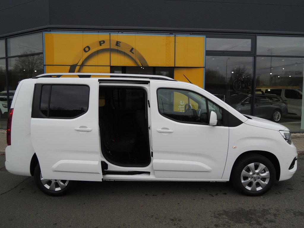 Opel Combo INNOVATION L2H1 1.2T 130k AT8 Opel Combo