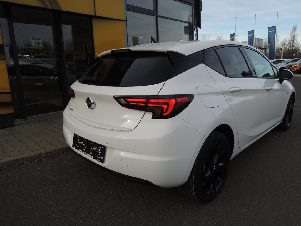 Opel Astra Elegance 1.5CDTi 90kW/122k AT9 Opel Astra