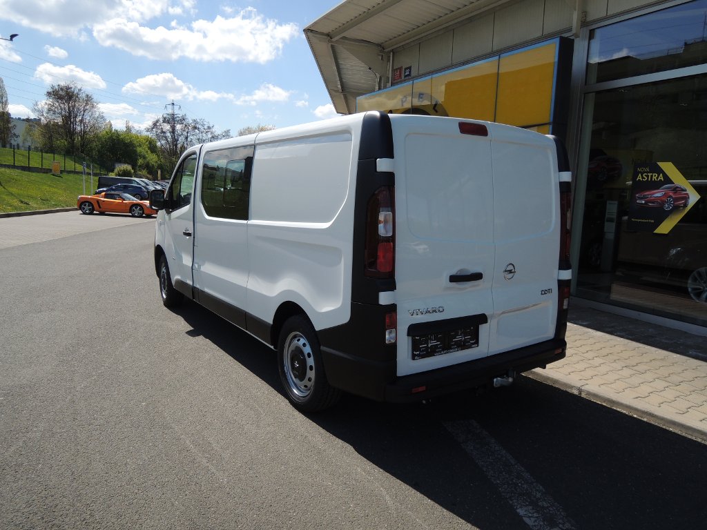 Opel Vivaro CREW VAN L2H1 6 MÍST 125K MT6 Opel Vivaro