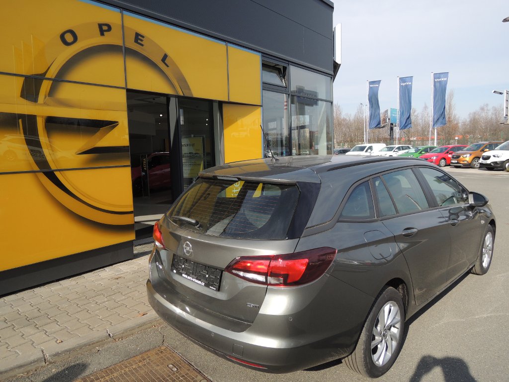 Opel Astra SMILE 1.4T 92KW/ 125K MT6 Opel Astra