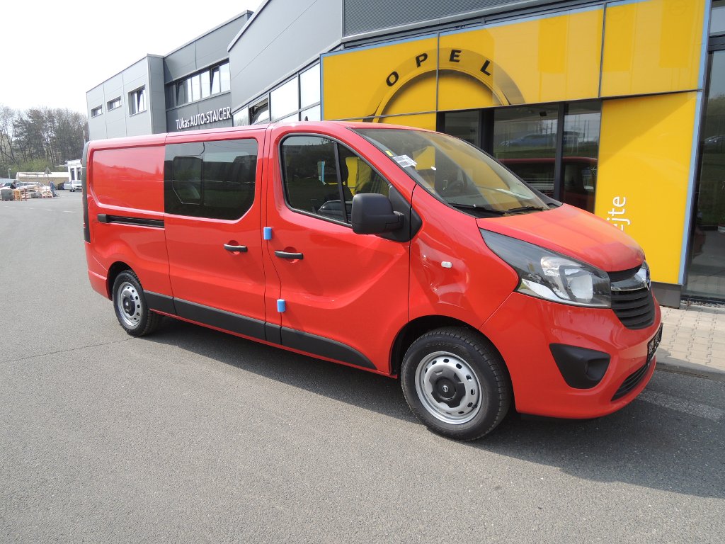 Opel Vivaro CREW VAN L2H1 6 MÍST 125K MT6 Opel Vivaro