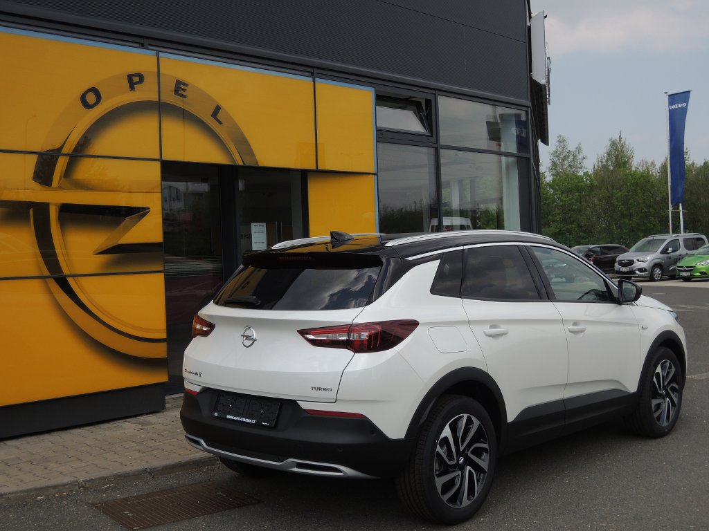 Opel Grandland X ULTIMATE 1.6T 130kW/180k AT8 Opel Grandland X