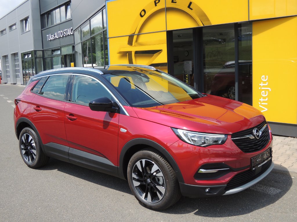 Opel Grandland X Innovation 1.6T 133kW/180k AT8 Opel Grandland X