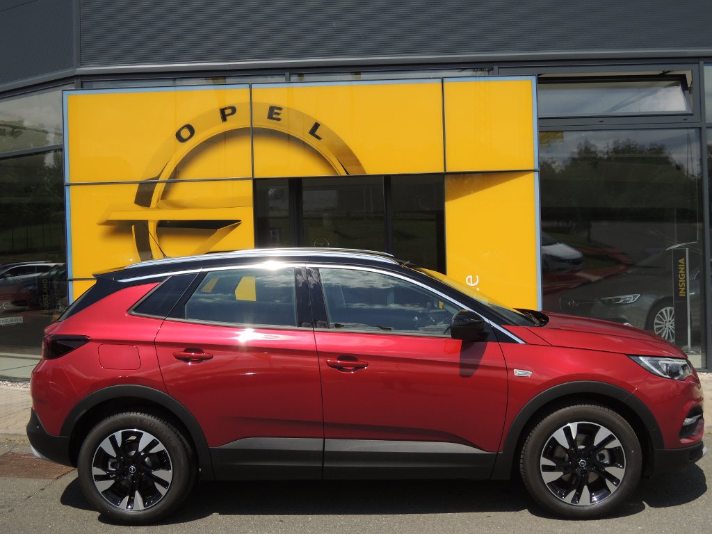 Opel Grandland X Innovation 1.6T 133kW/180k AT8 Opel Grandland X