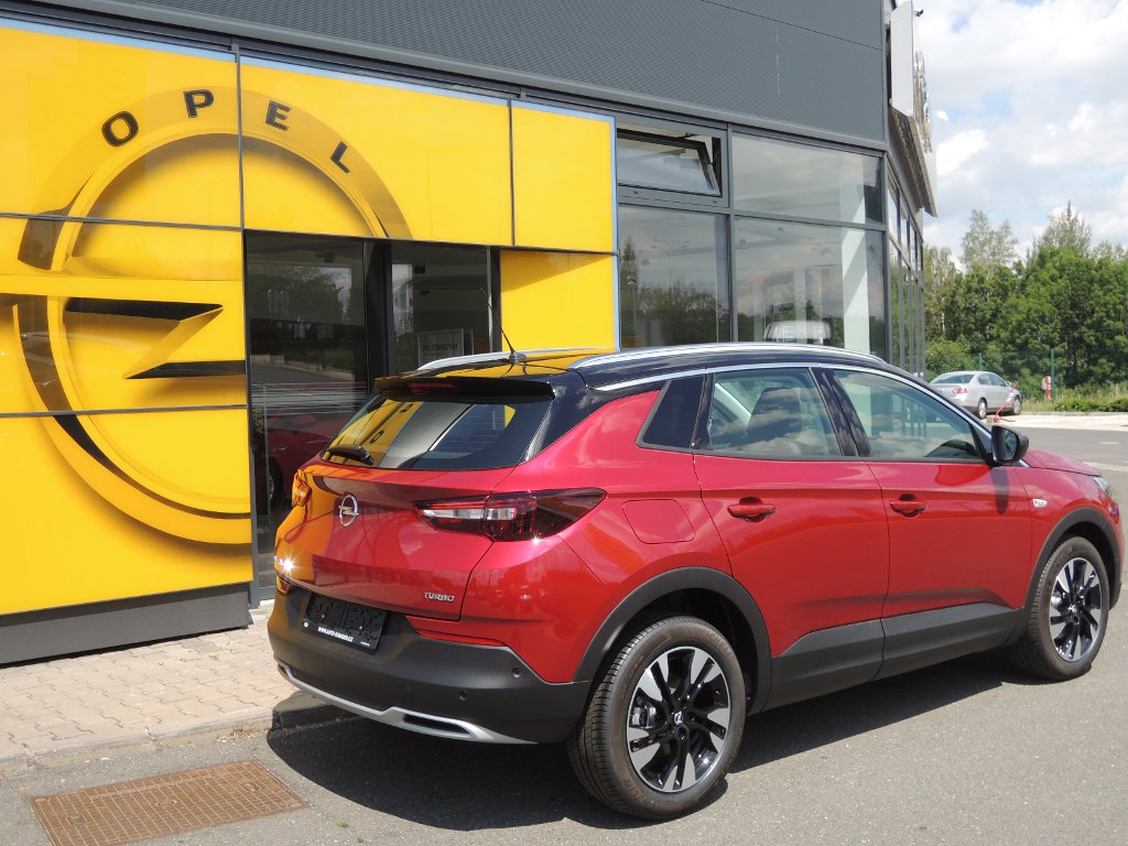 Opel Grandland X Innovation 1.6T 133kW/180k AT8 Opel Grandland X