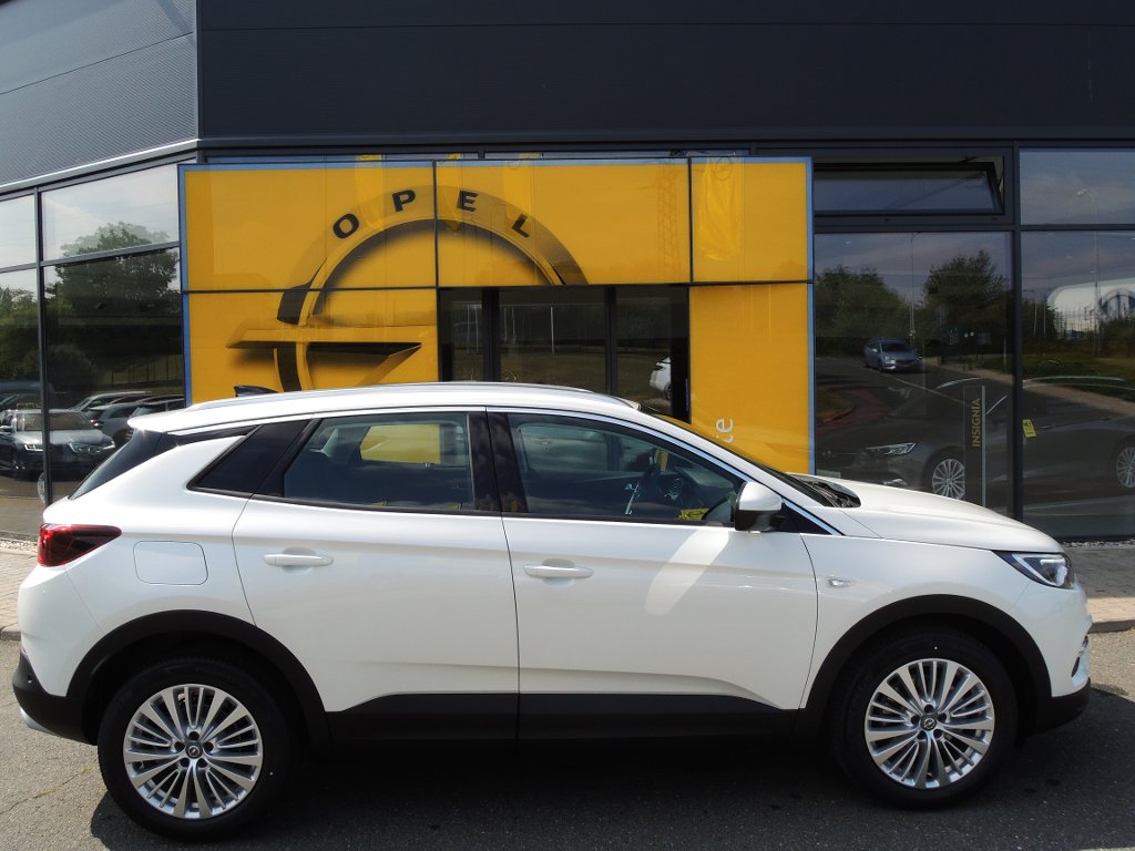 Opel Grandland X Innovation 1.6T 133kW/180k AT8 Opel Grandland X