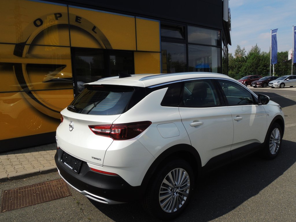 Opel Grandland X Innovation 1.6T 133kW/180k AT8 Opel Grandland X