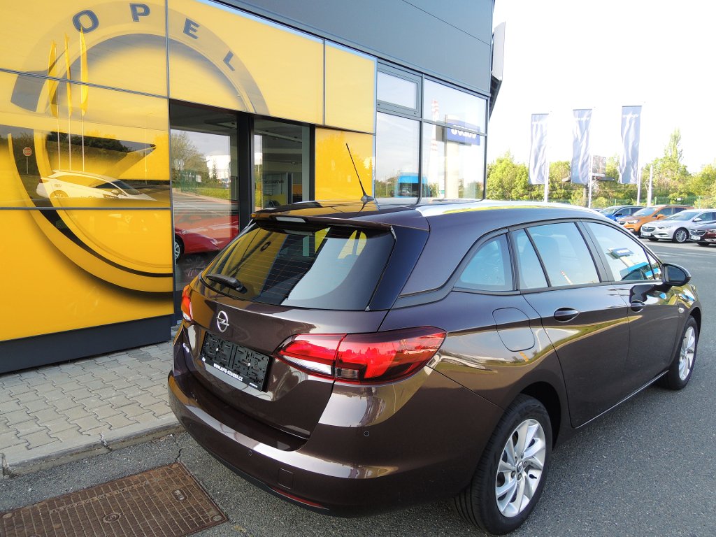 Opel Astra SMILE 1.4T 92KW/ 125K MT6 Opel Astra