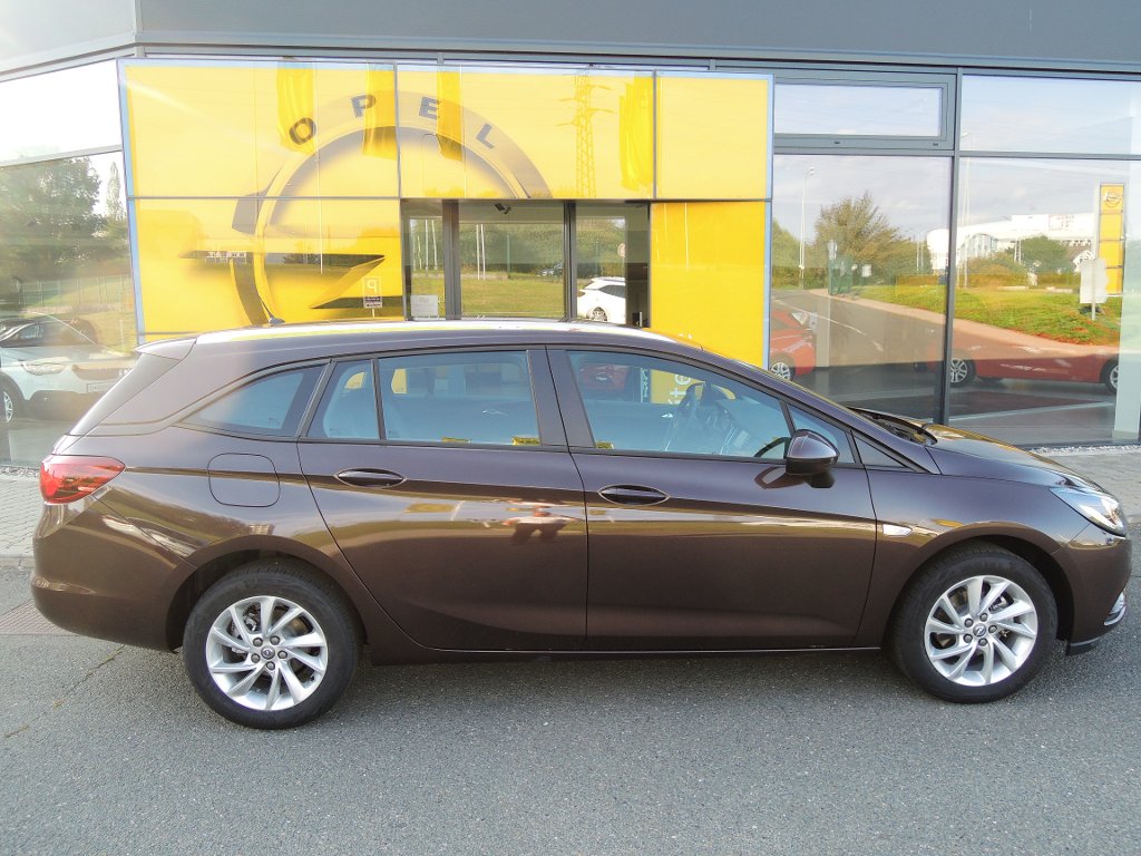 Opel Astra SMILE 1.4T 92KW/ 125K MT6 Opel Astra