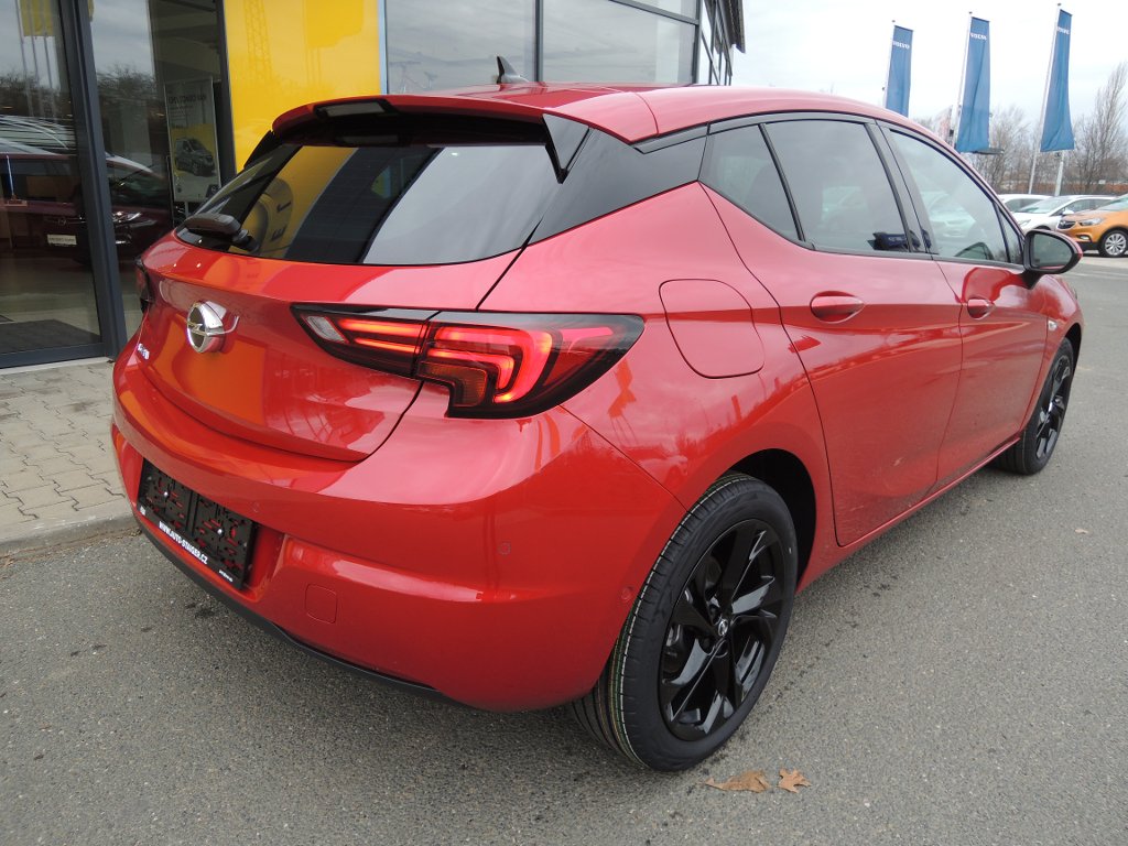 Opel Astra Elegance 1.4T 107kW/145k CVT Opel Astra
