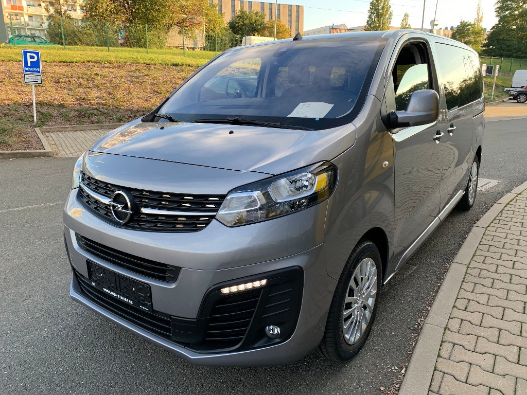 Opel Zafira L1H1 Standard Enjoy 2.0L MT6 Opel Zafira