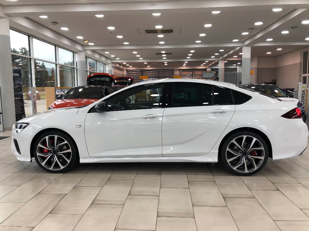 Opel Insignia GSi 2,0Turbo 230k 4x4 AT9 + ZP Opel Insignia