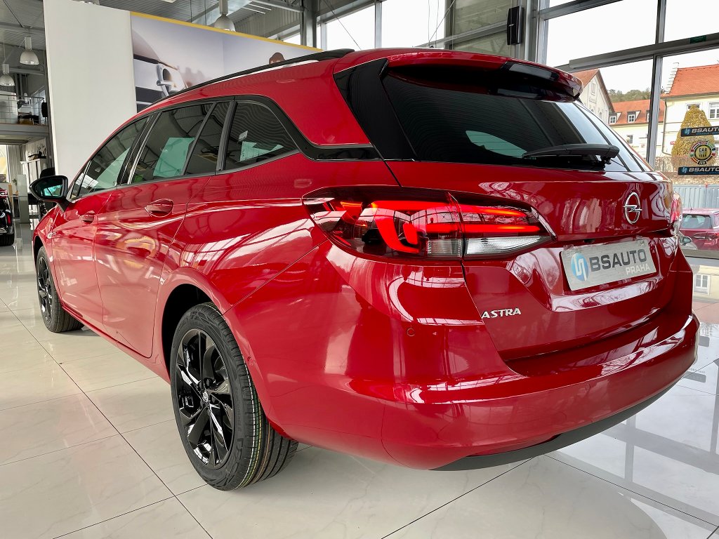 Opel Astra Ultimate 1,2Turbo + ZP zdarma Opel Astra