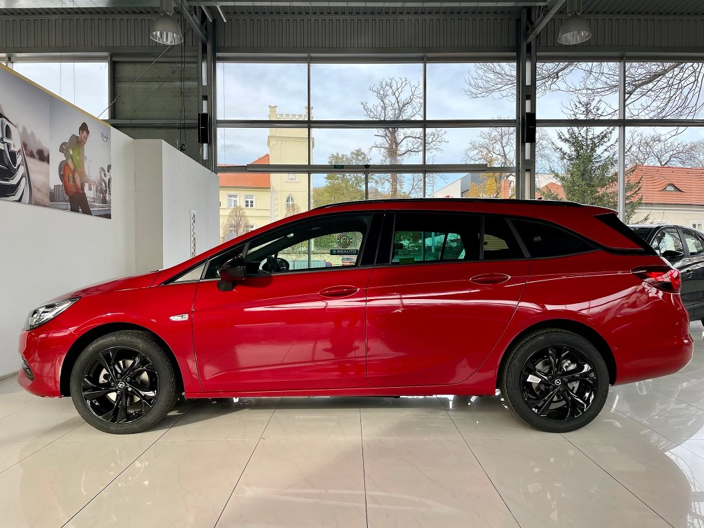 Opel Astra Ultimate 1,2Turbo + ZP zdarma Opel Astra