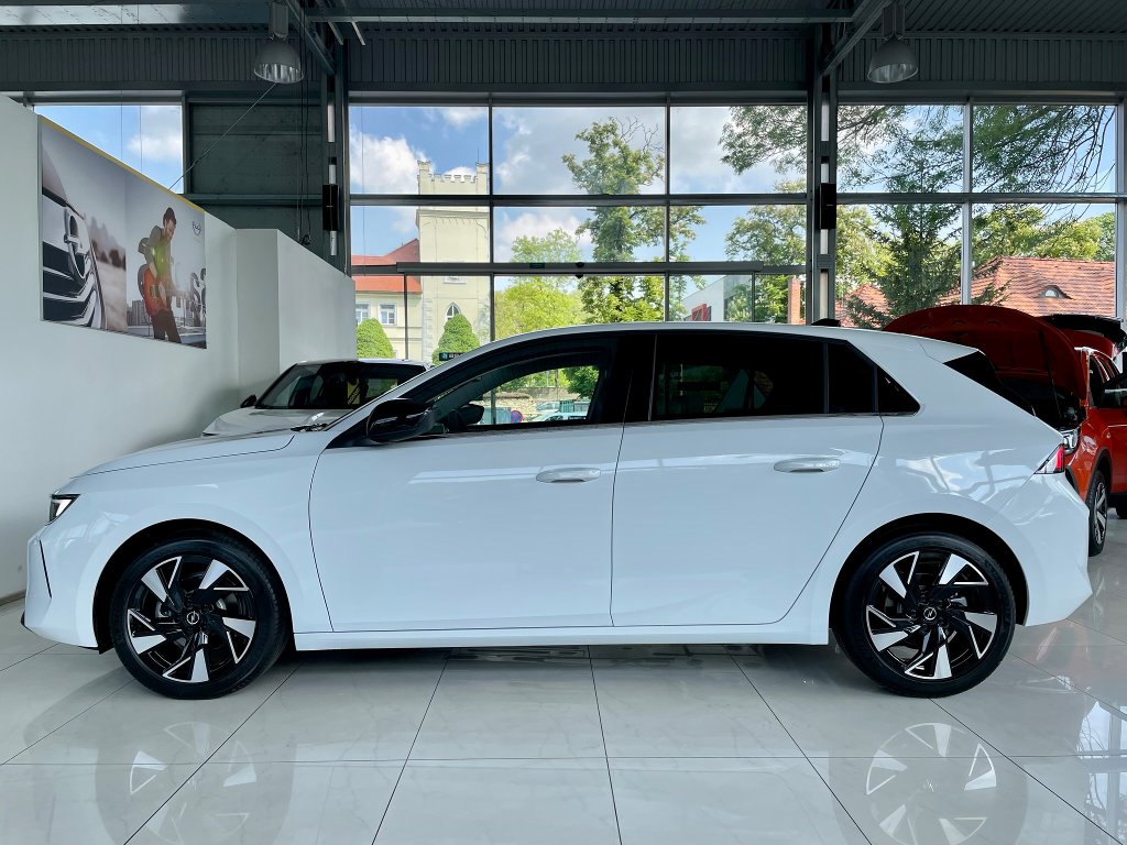 Opel Astra Elegance 1,2 Turbo 96 kW Opel Astra