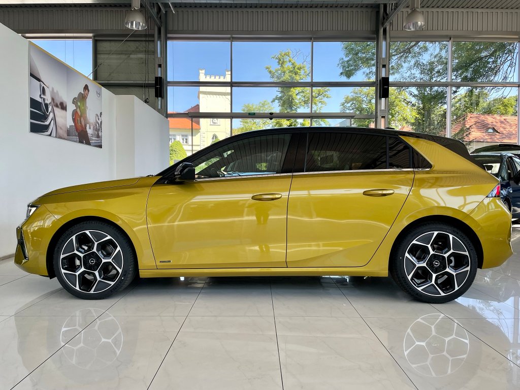 Opel Astra Ultimate 1,2Turbo AT8 + ZP Opel Astra