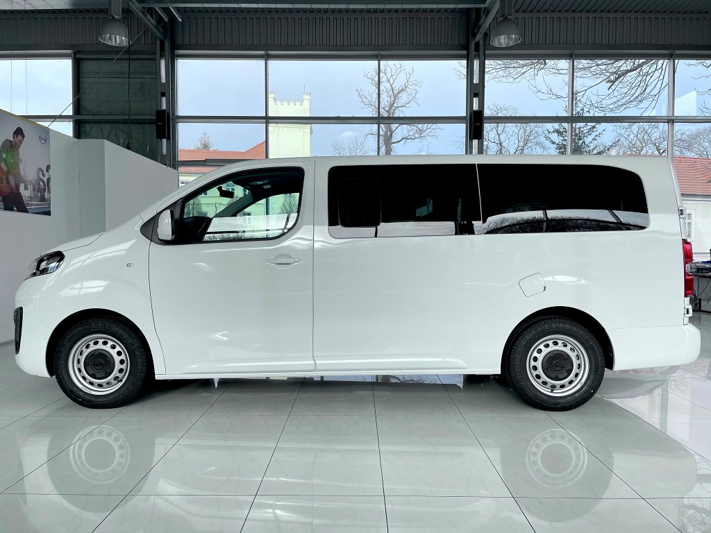Opel Vivaro Combi "L" 2,0CDTi 144koní + ZP Opel Vivaro