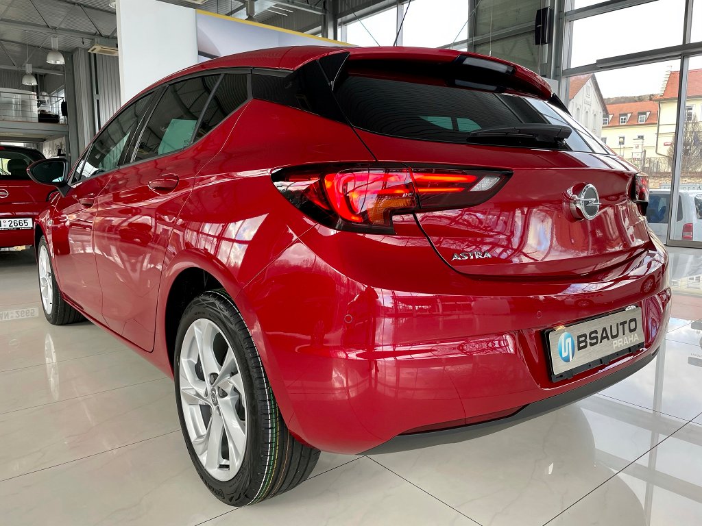 Opel Astra Elegance 1,2Turbo 145koní + ZP Opel Astra