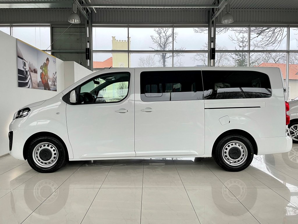 Opel Vivaro Combi "L" 2,0CDTi 144koní + ZP Opel Vivaro