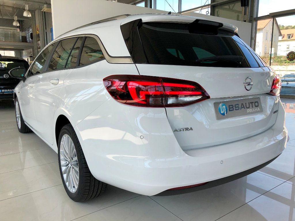Opel Astra Innovation 1,4 TURBO 125 koní Opel Astra