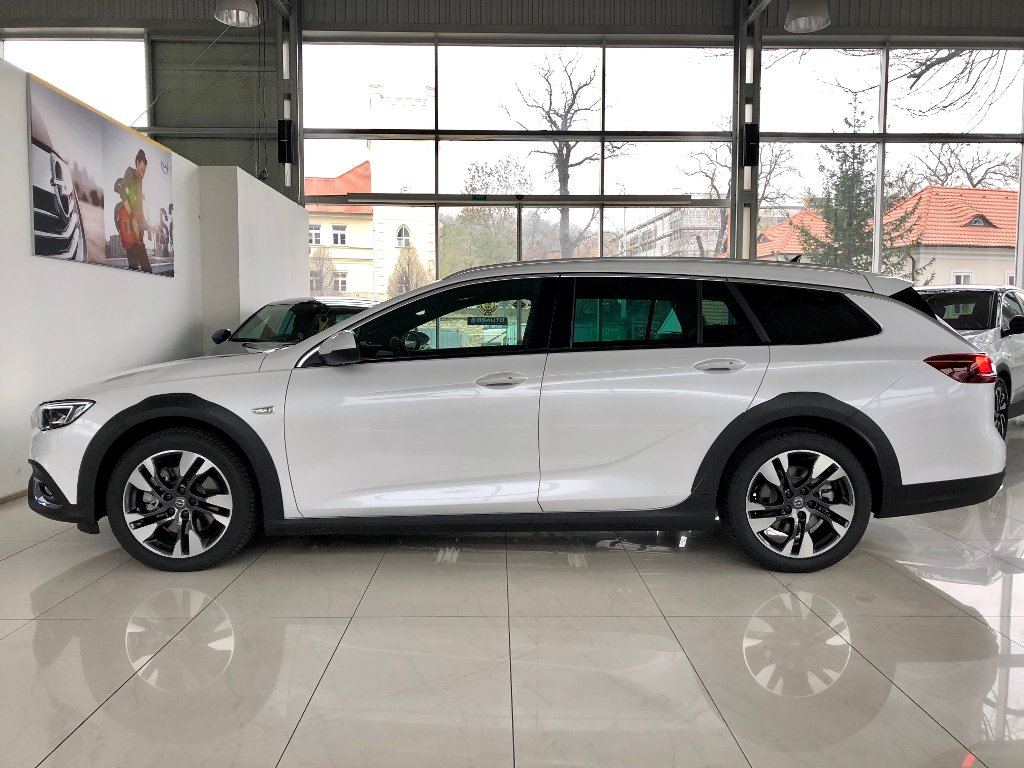 Opel Insignia Country Tourer BiTurbo AT8 4x4 Opel Insignia