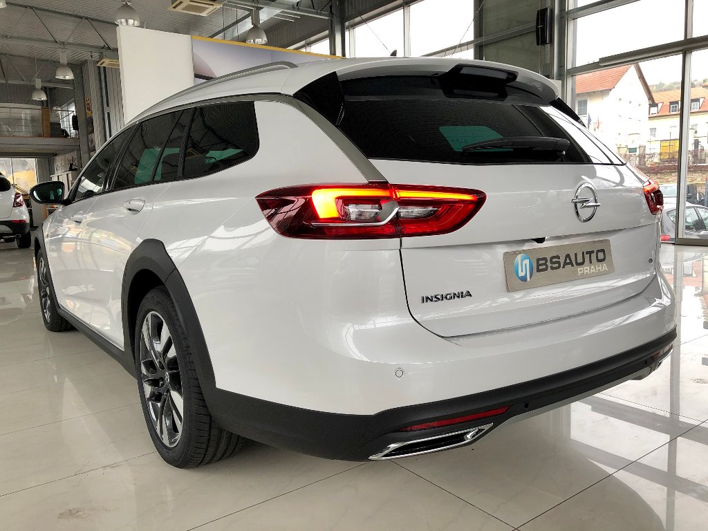 Opel Insignia Country Tourer BiTurbo AT8 4x4 Opel Insignia