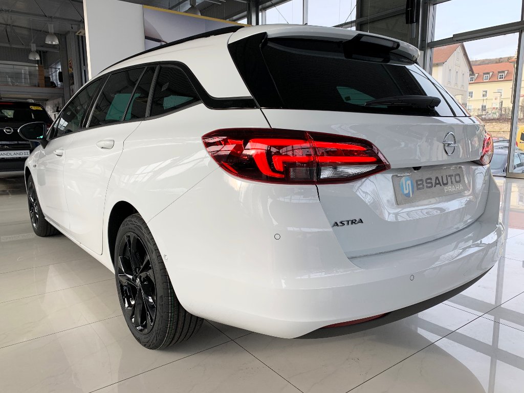 Opel Astra Elegance 1,2Turbo 145 koní MT6 Opel Astra
