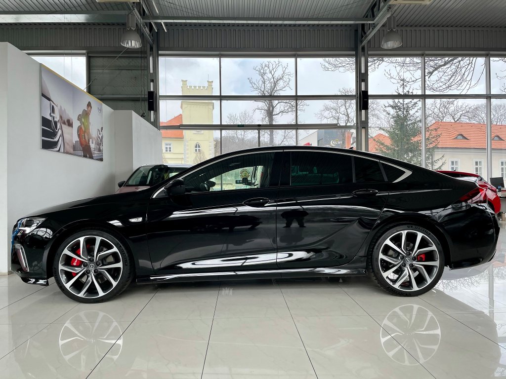 Opel Insignia GSi 2,0Turbo 230k 4x4 AT9 Opel Insignia