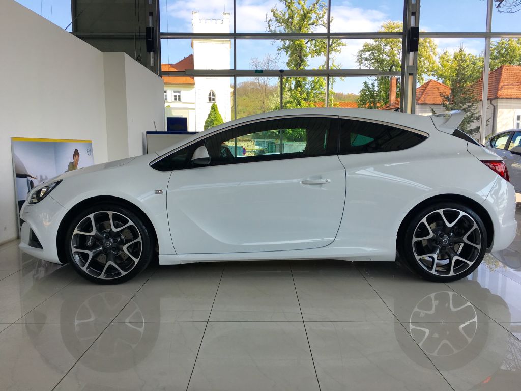 Opel Astra OPC 2,0 Turbo + ZP zdarma Opel Astra