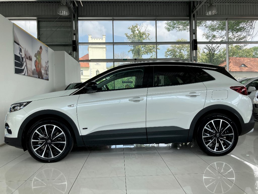 Opel Grandland X Ultimate 1,6Turbo AT8 4x4 PHEV Opel Grandland X