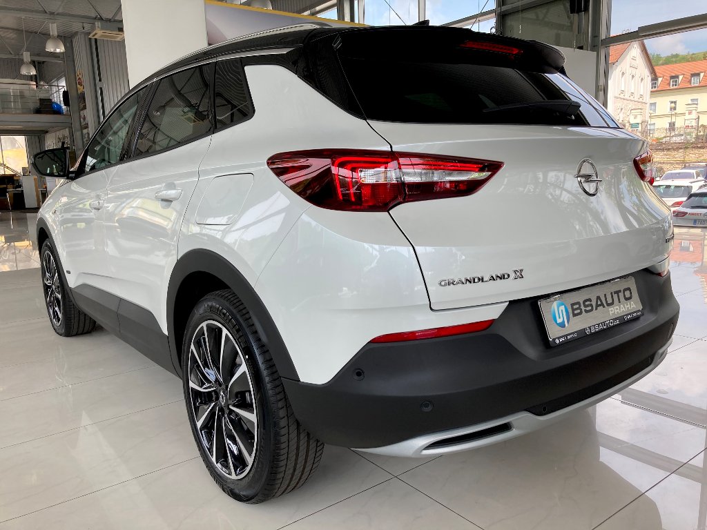 Opel Grandland X Ultimate 1,6Turbo AT8 4x4 PHEV Opel Grandland X
