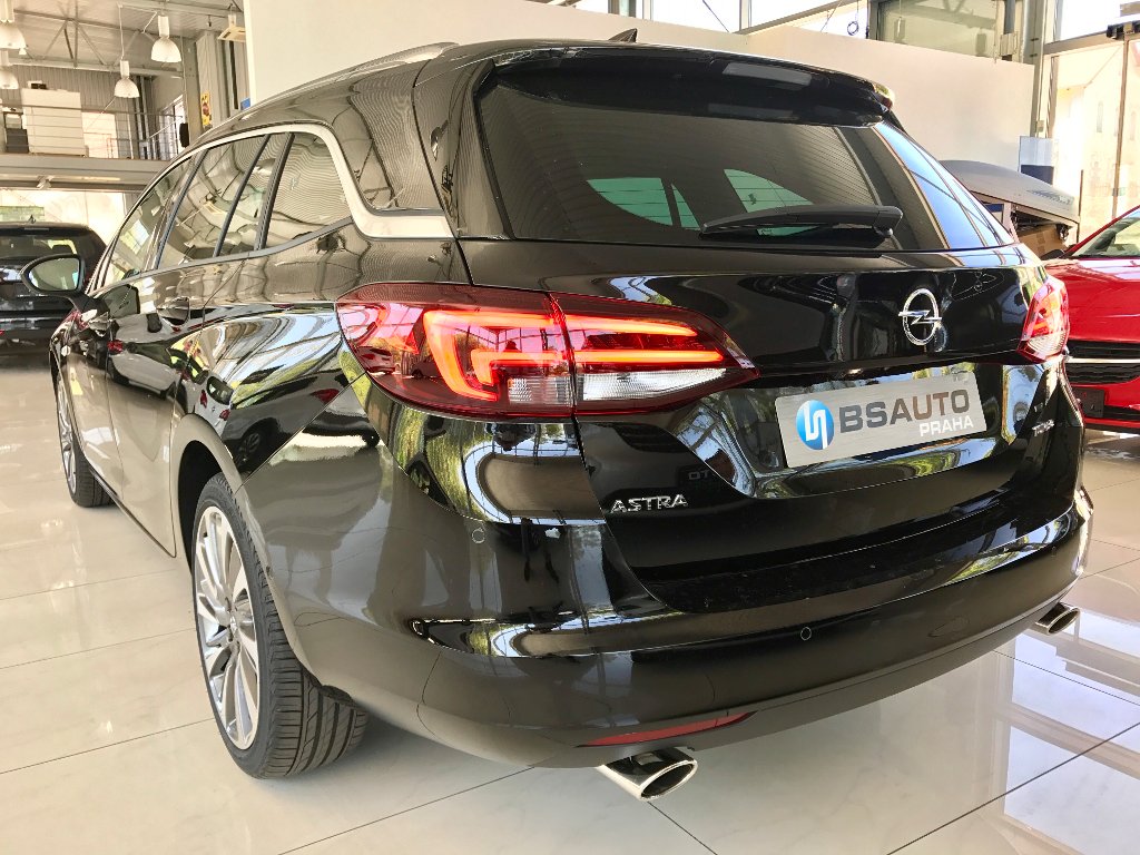 Opel Astra Innovation 1,6 Turbo + ZP Opel Astra
