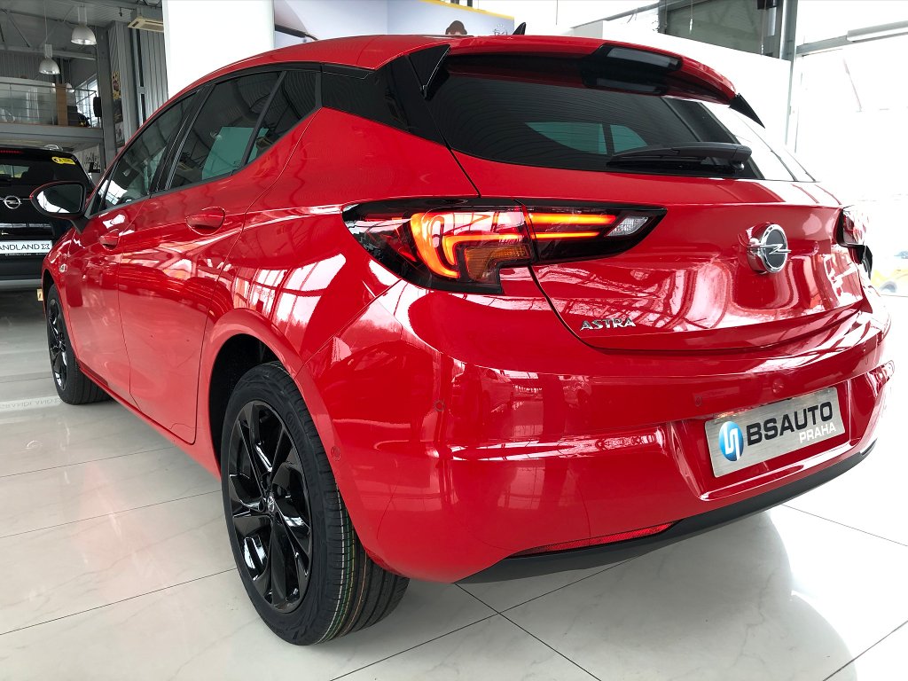 Opel Astra Elegance 1,2 Turbo + ZP zdarma Opel Astra
