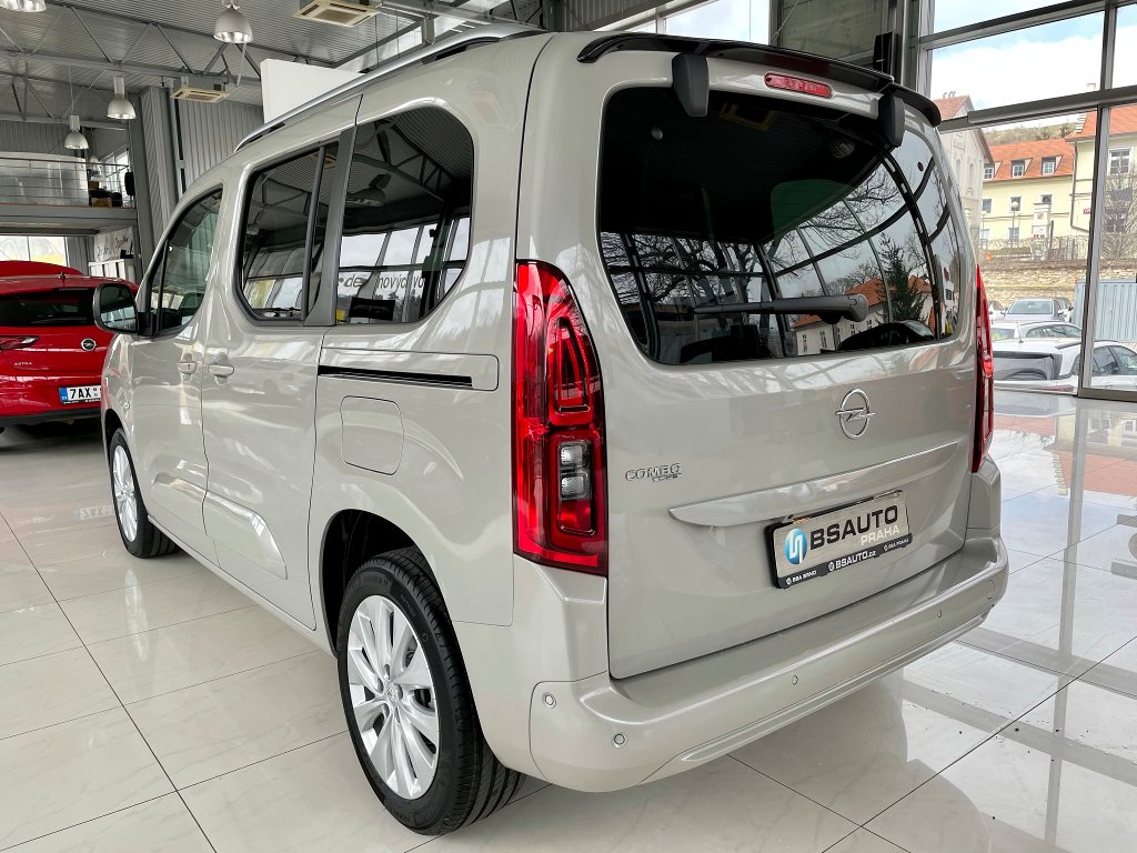 Opel Combo Elegance Plus 1,2Turbo AT8+ZP Opel Combo