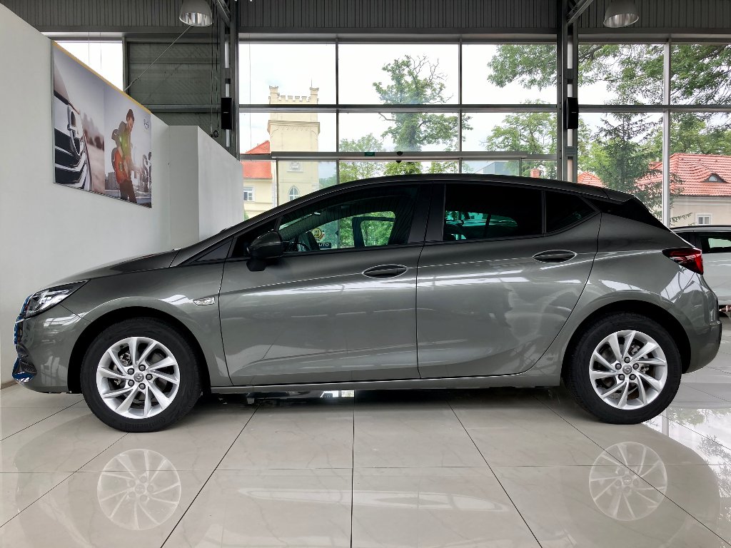 Opel Astra Elegance 1,2 Turbo 130koní Opel Astra