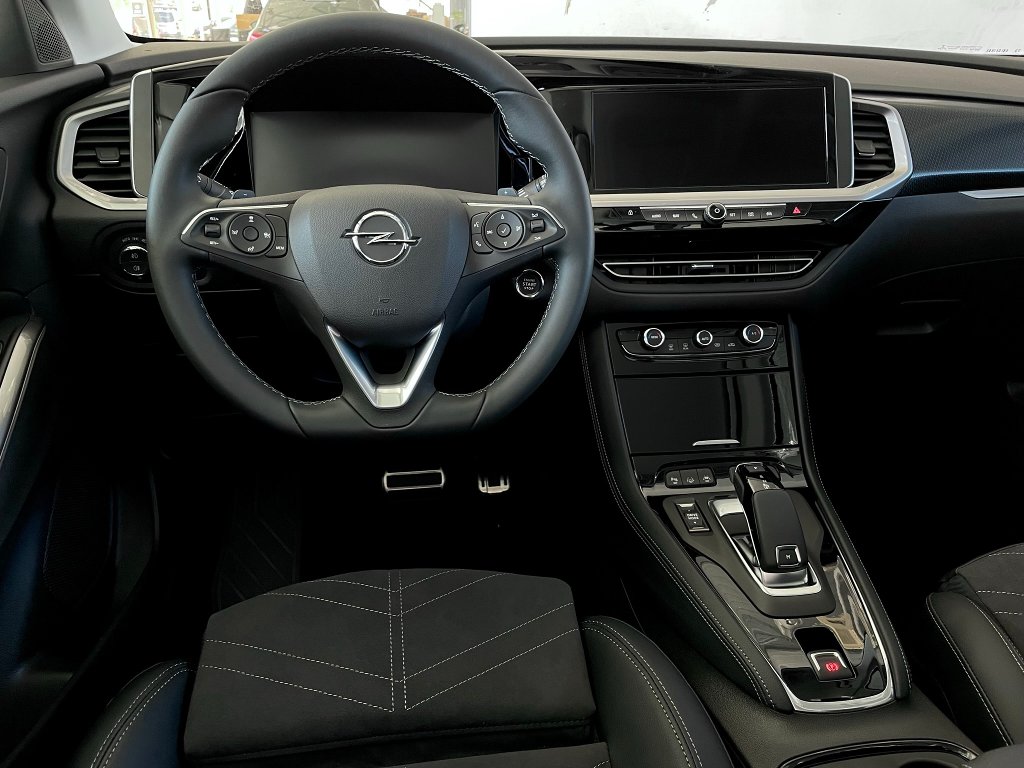 Opel Grandland Ultimate 1,2 Turbo AT8 + ZP Opel Grandland