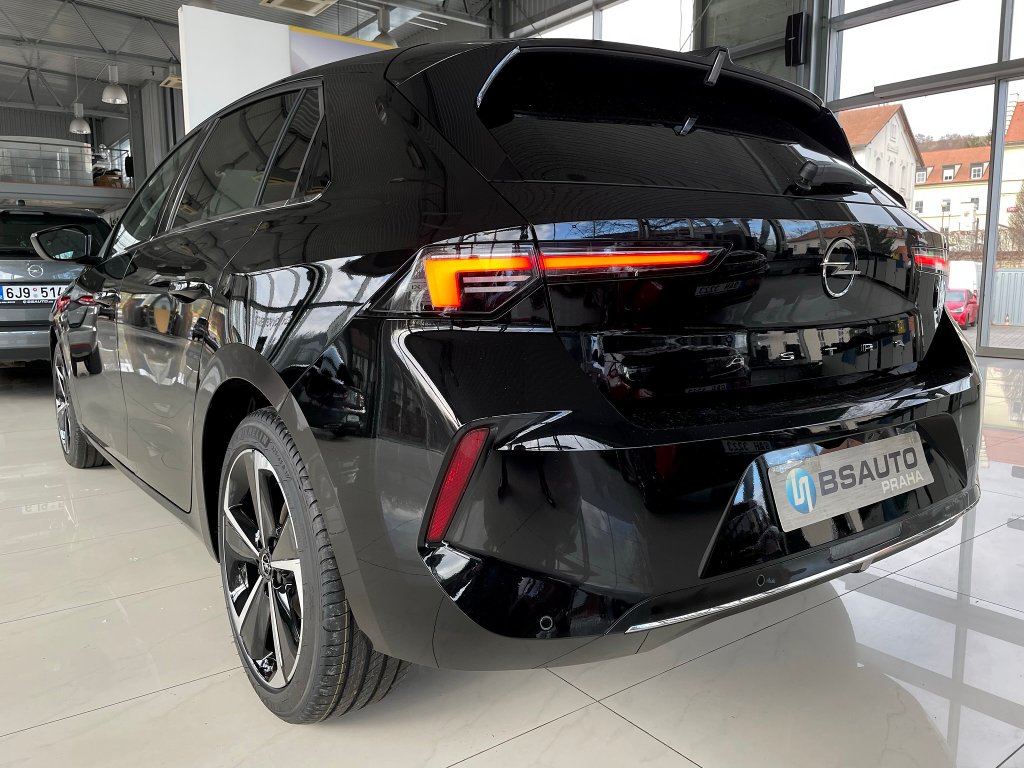 Opel Astra Elegance 1,2 Turbo MT6 Opel Astra