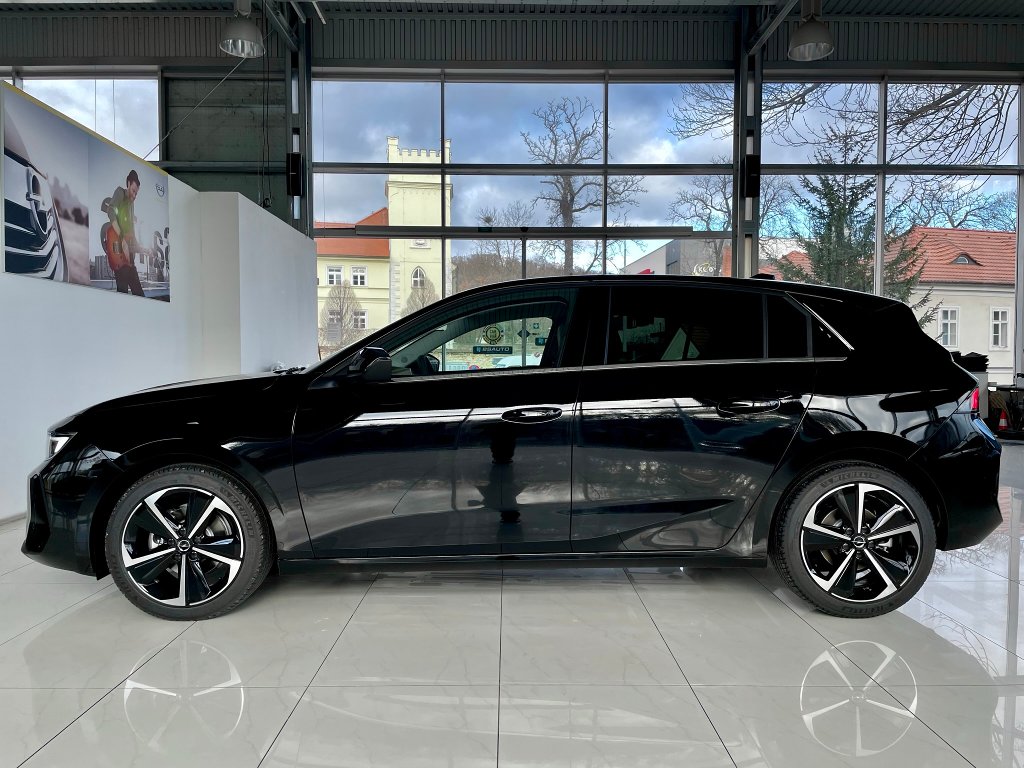 Opel Astra Elegance 1,2 Turbo MT6 Opel Astra