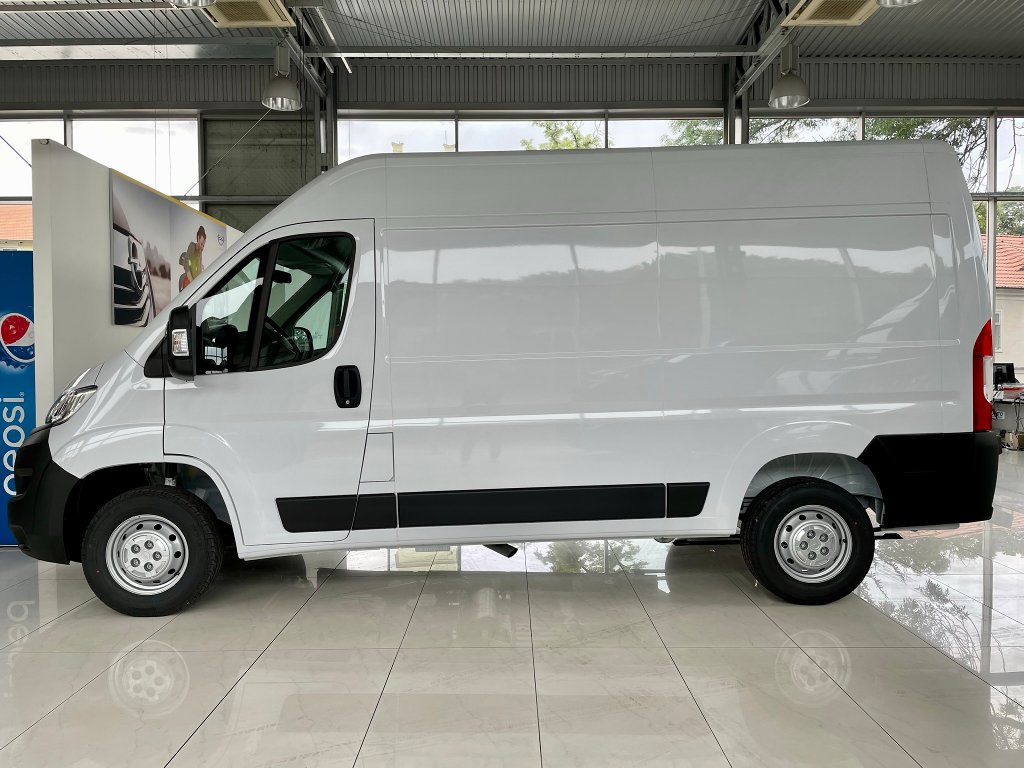 Opel Movano L2H2 3,3t / 2,2 CDTi 140k Opel Movano