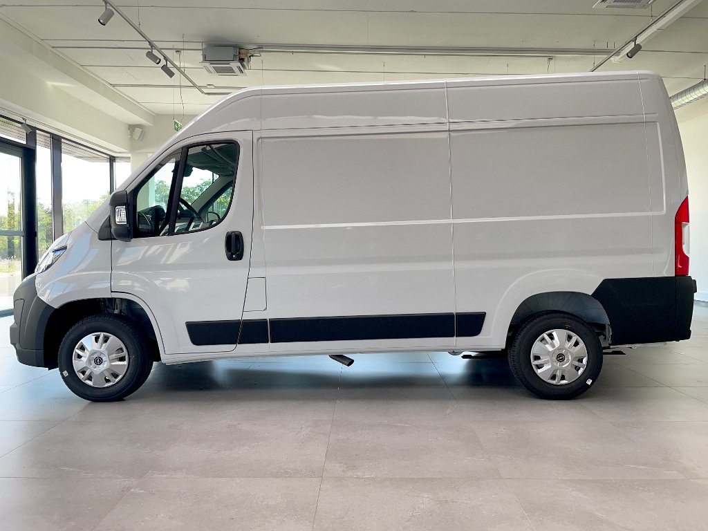 Opel Movano VAN 3300 L2H2 120K MT6 + ZP Opel Movano