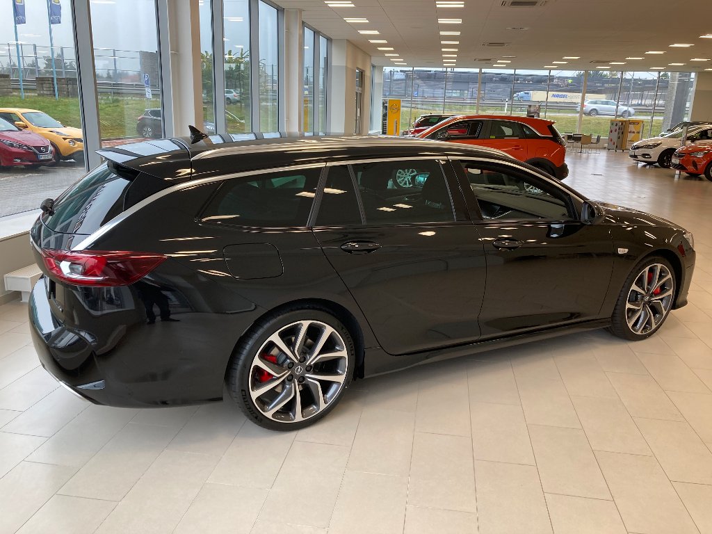 Opel Insignia GSi ST 2.0SHT AT9 AWD Opel Insignia