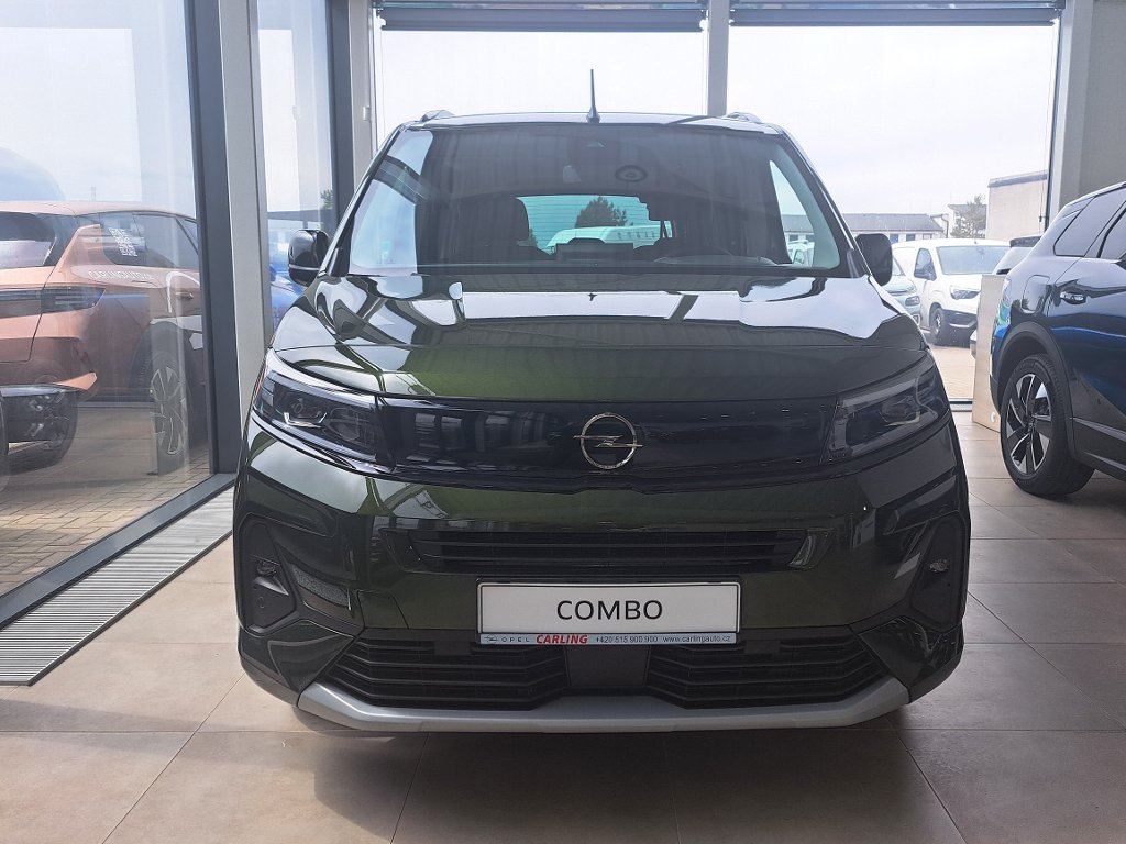 Opel Combo Elegance Plus L2 1.5 130k MT6 Opel Combo