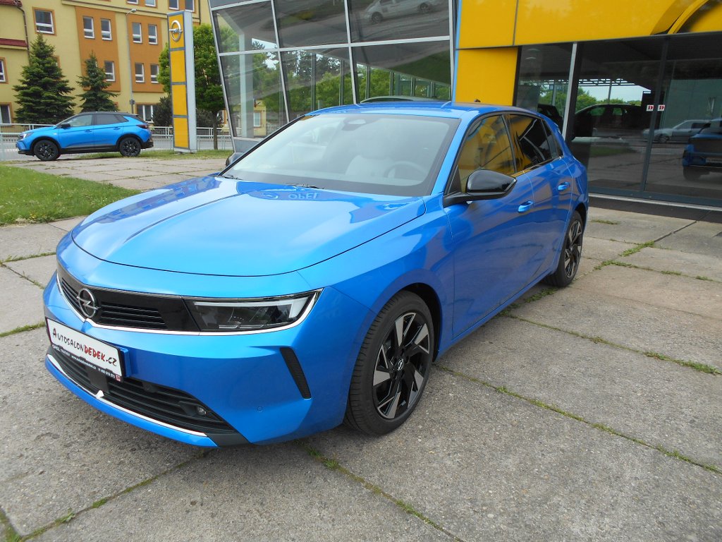 Opel Astra ELEGANCE 1,2 TURBO - SKLADEM Opel Astra